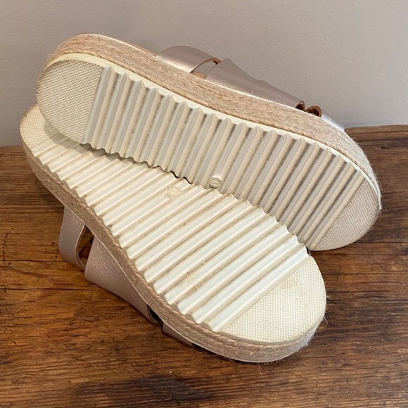 WALKME Rose Gold Platform Sandal - Picture 6 of 7